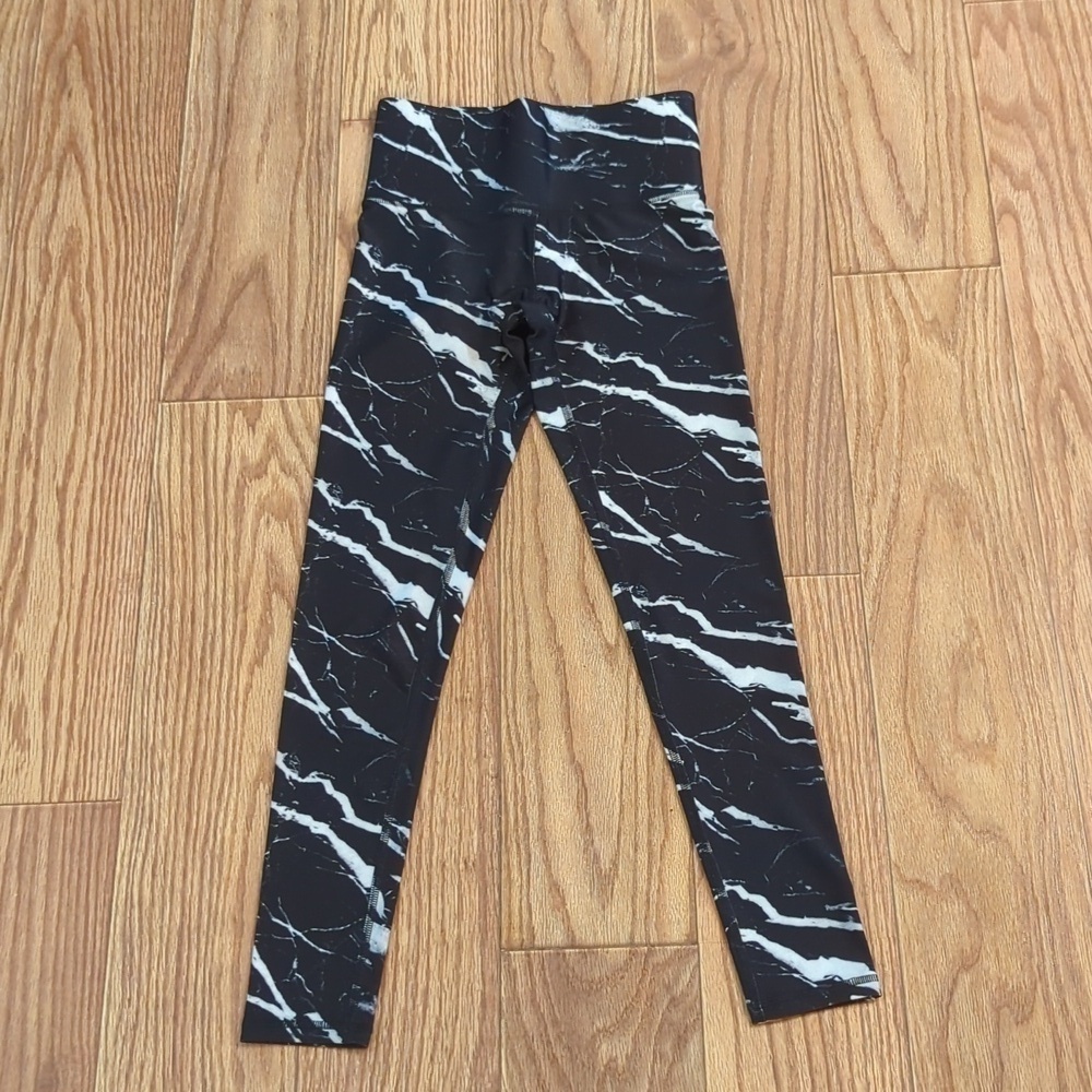 NWOT Terez black and white marble print cropped leggings, XS